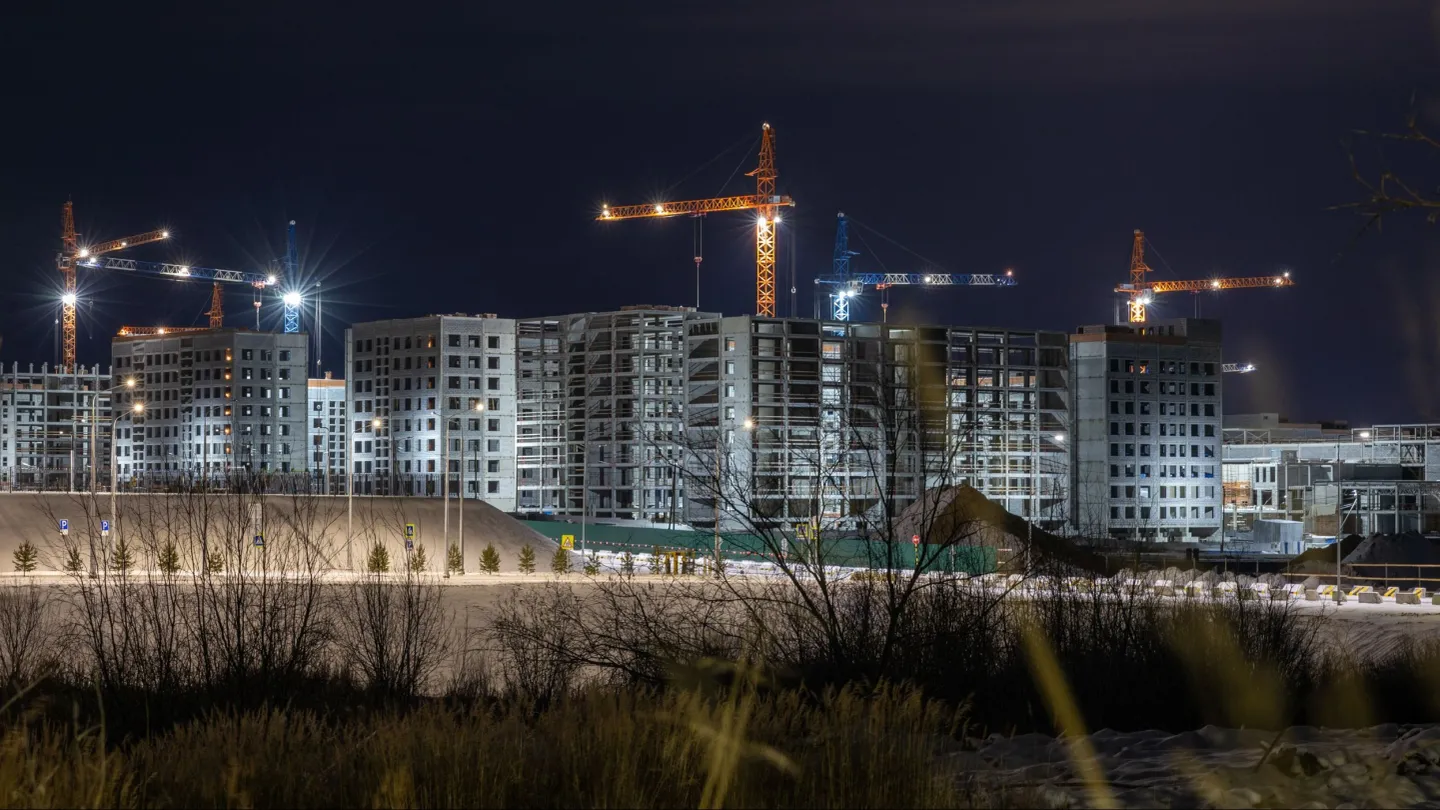 Первым новосёлам Обдорского недолго ютиться в «аварийках» | «Красный Север»