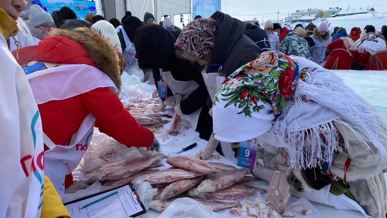 В Тазовском зафиксировали рекорд по строганине | «Красный Север»