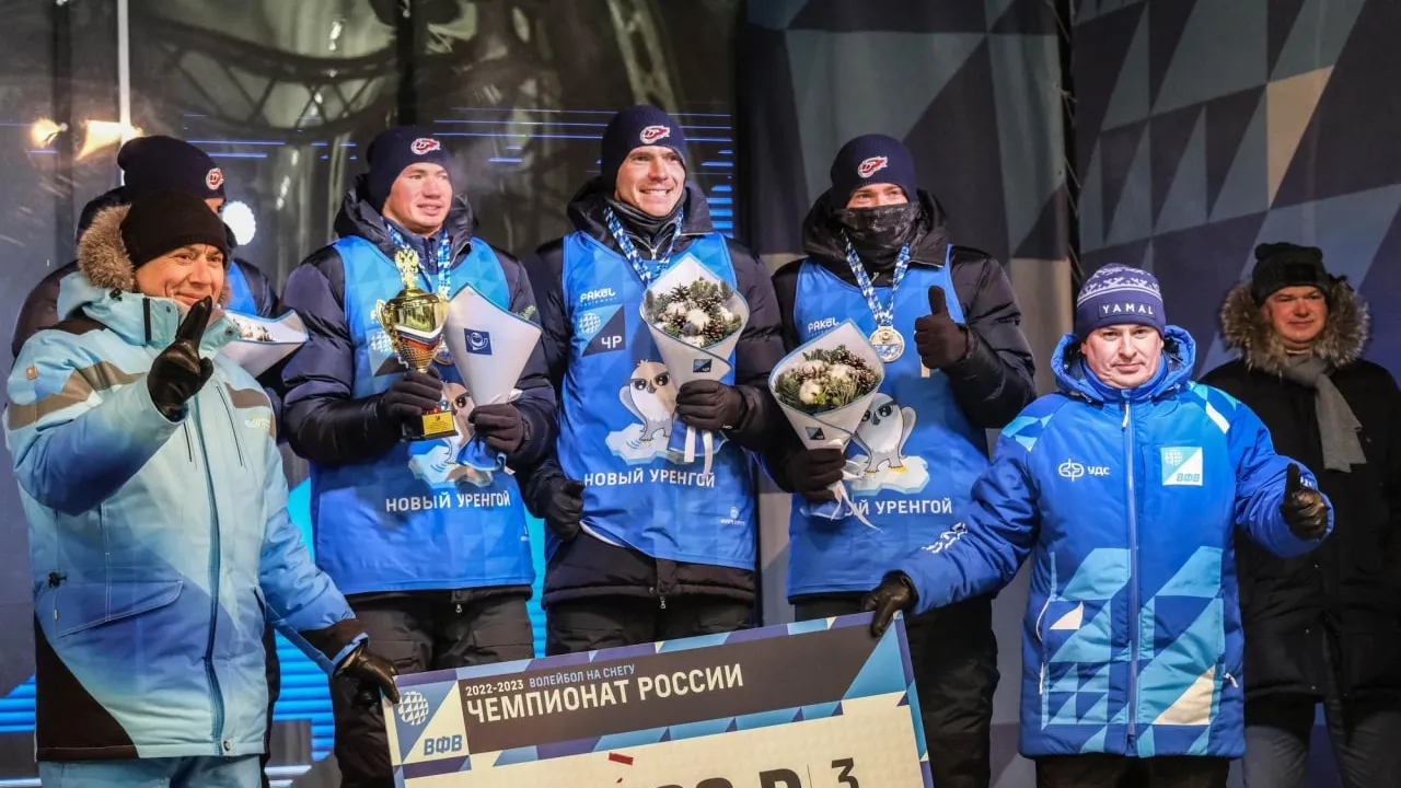 На домашнем этапе Чемпионата России по волейболу на снегу новоуренгойский  «Факел» стал бронзовым призёром | «Красный Север»