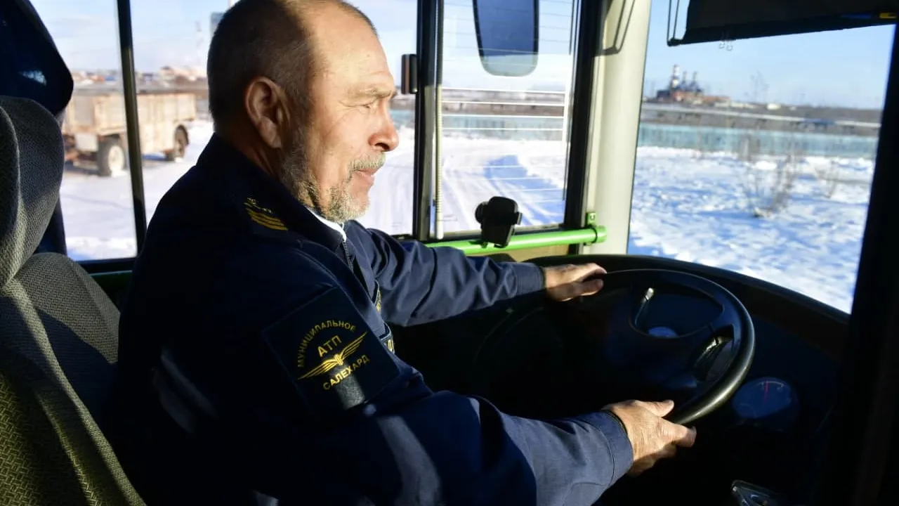 Из-за габаритов автобуса салехардец не вписался в конкурсный поворот и не  попал в призовую тройку | «Красный Север»