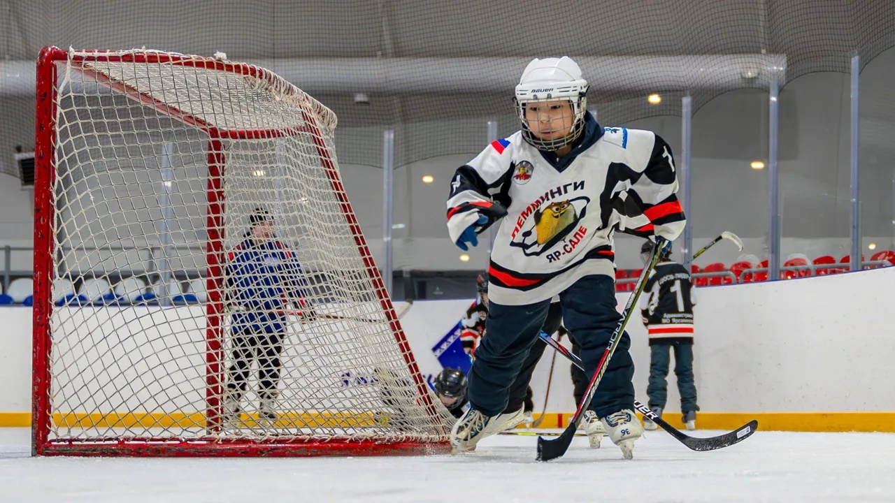 Тренировка юных хоккеистов. Фото: предоставлено пресс-службой губернатора ЯНАО