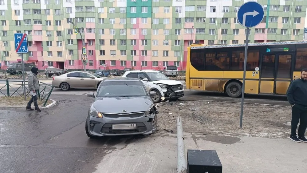 Авария в Ноябрьске 17 октября. Фото предоставлено Госавтоинспекцией ЯНАО