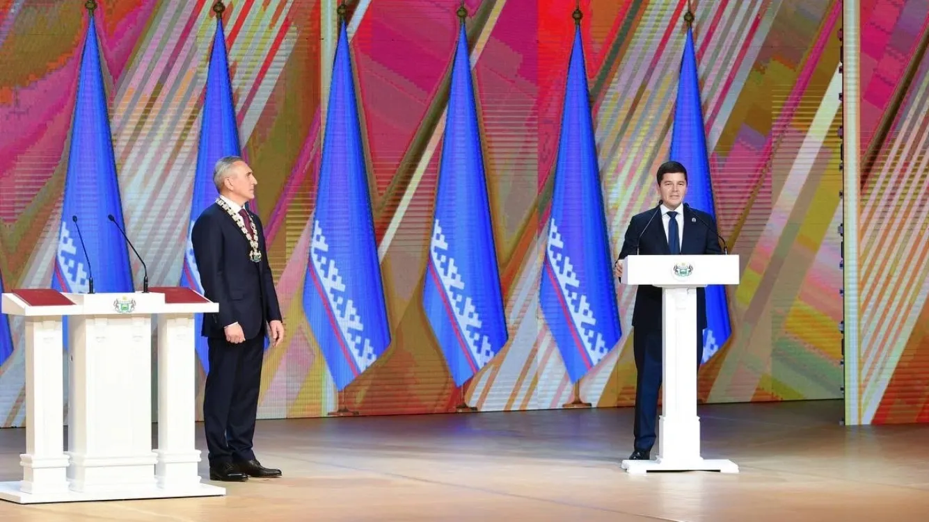 Александра Моора с переизбранием на должность губернатора поздравил Дмитрий Артюхов. Фото: vk.com/artyukhov_da