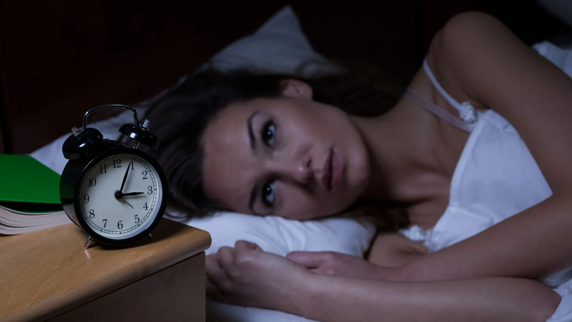 Проблемы со сном — лишь одно из последствий «избыточного мышления». Фото: Ground Picture / Shutterstock / Fotodom