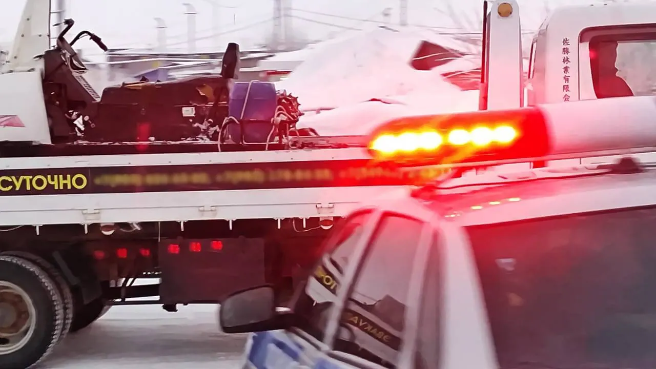 Снегоход нарушителя загрузили на эвакуатор. Фото: Анастасия Ульянова / "Ямал-Медиа"