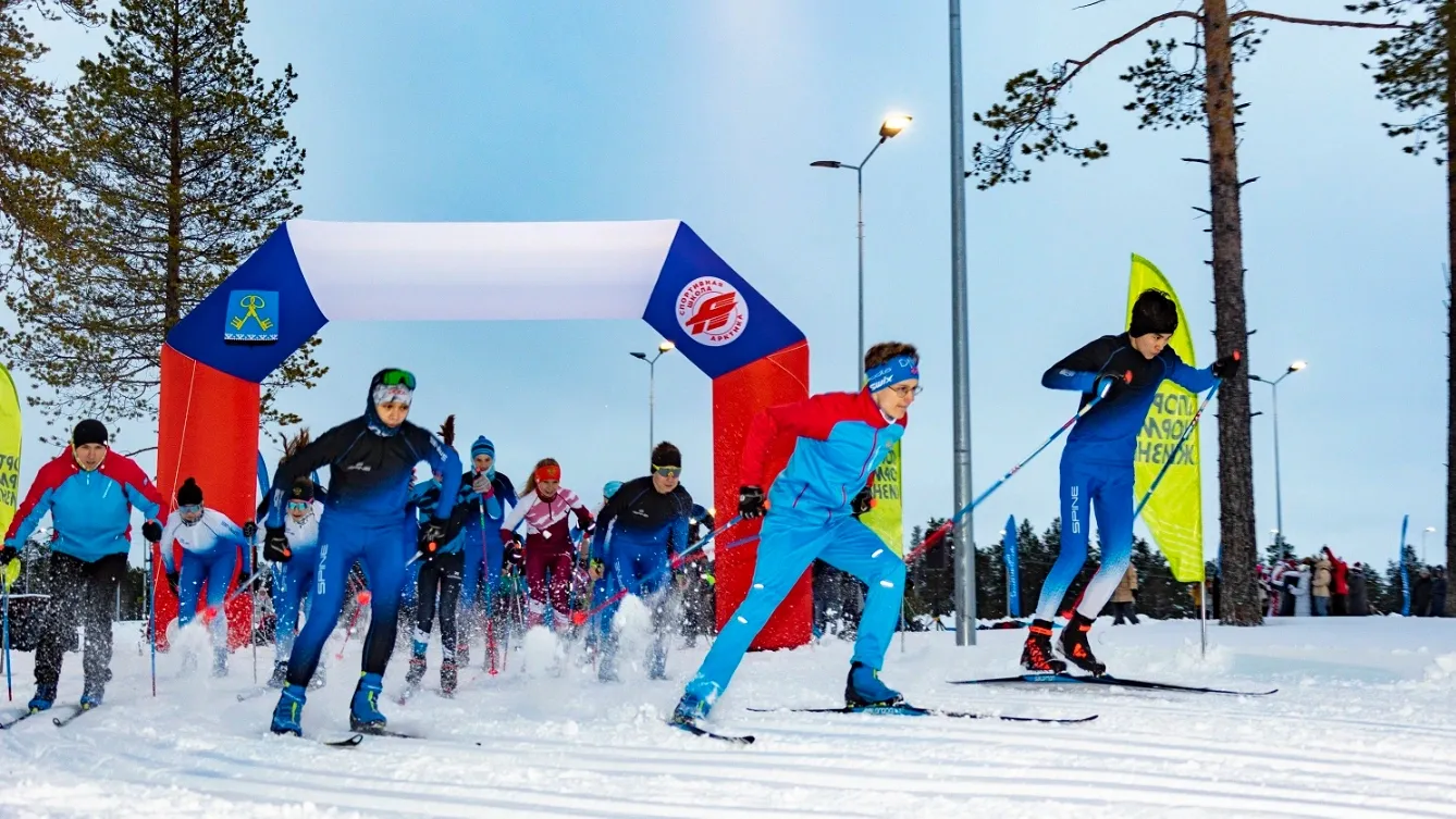 В честь открытия трассы на лыжню вышли спортсмены и любители спорта. Фото: предоставлено пресс-службой губернатора ЯНАО