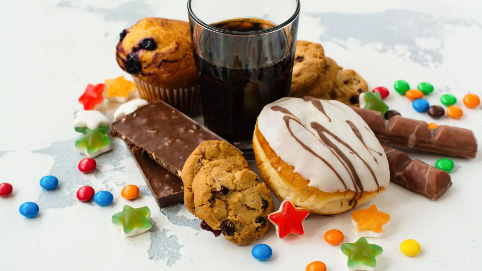 Ограничение сладкого поможет похудеть. Фото: Ekaterina Markelova / Shutterstock / Fotodom.