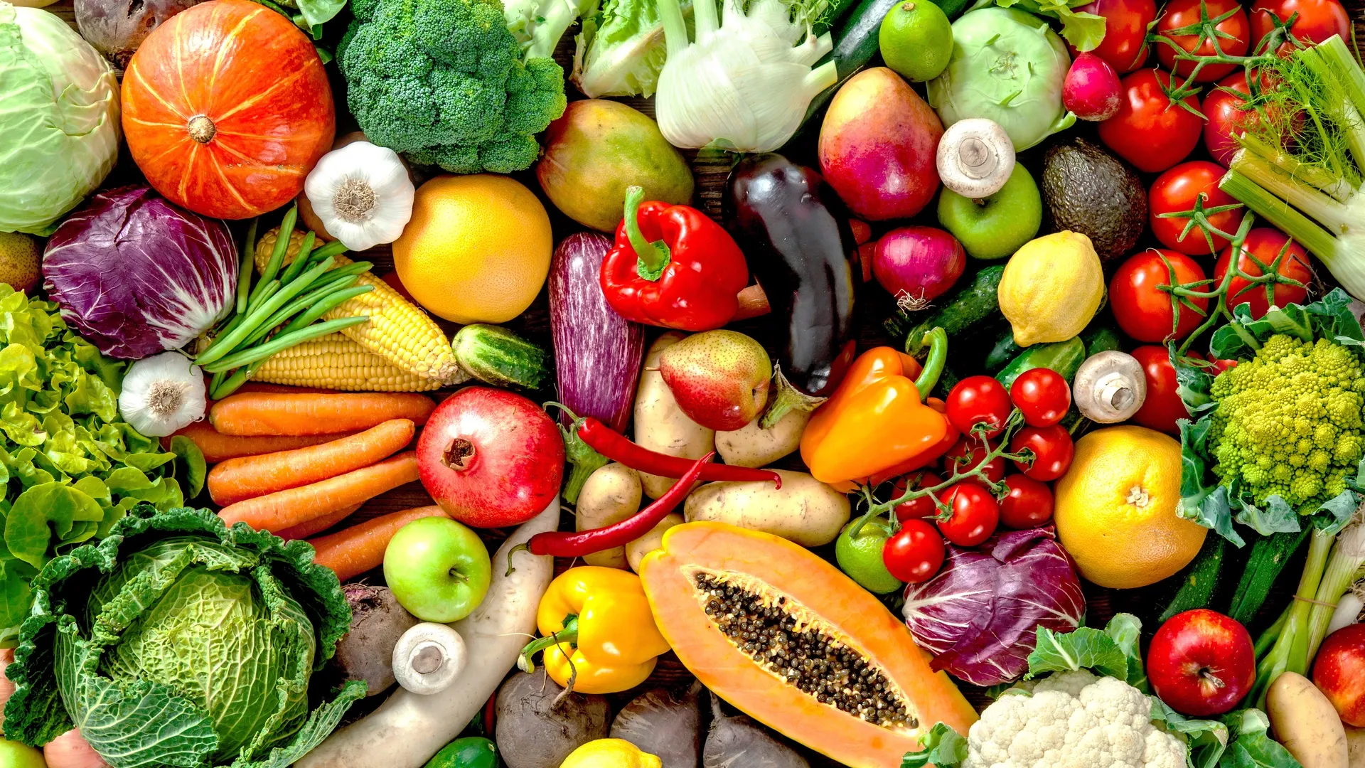 Овощи и фрукты позитивно влияют на состояние здоровья человека. Фото: Alexander Raths / Shutterstock.com