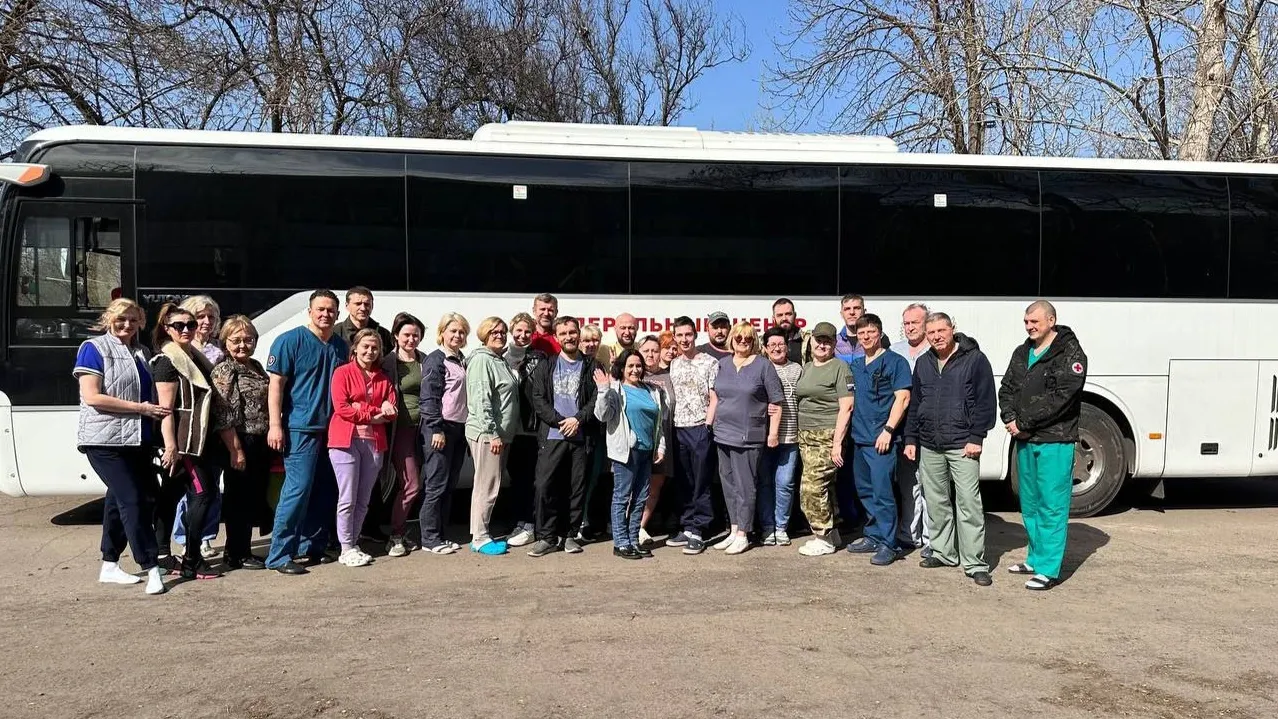 До ЛНР российских медиков привезли на автобусе. Фото предоставлено Александром Зориным