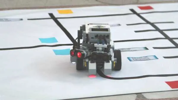 Надымские школьники считают, что робота-сопровождающего можно сделать соразмерным человеку.