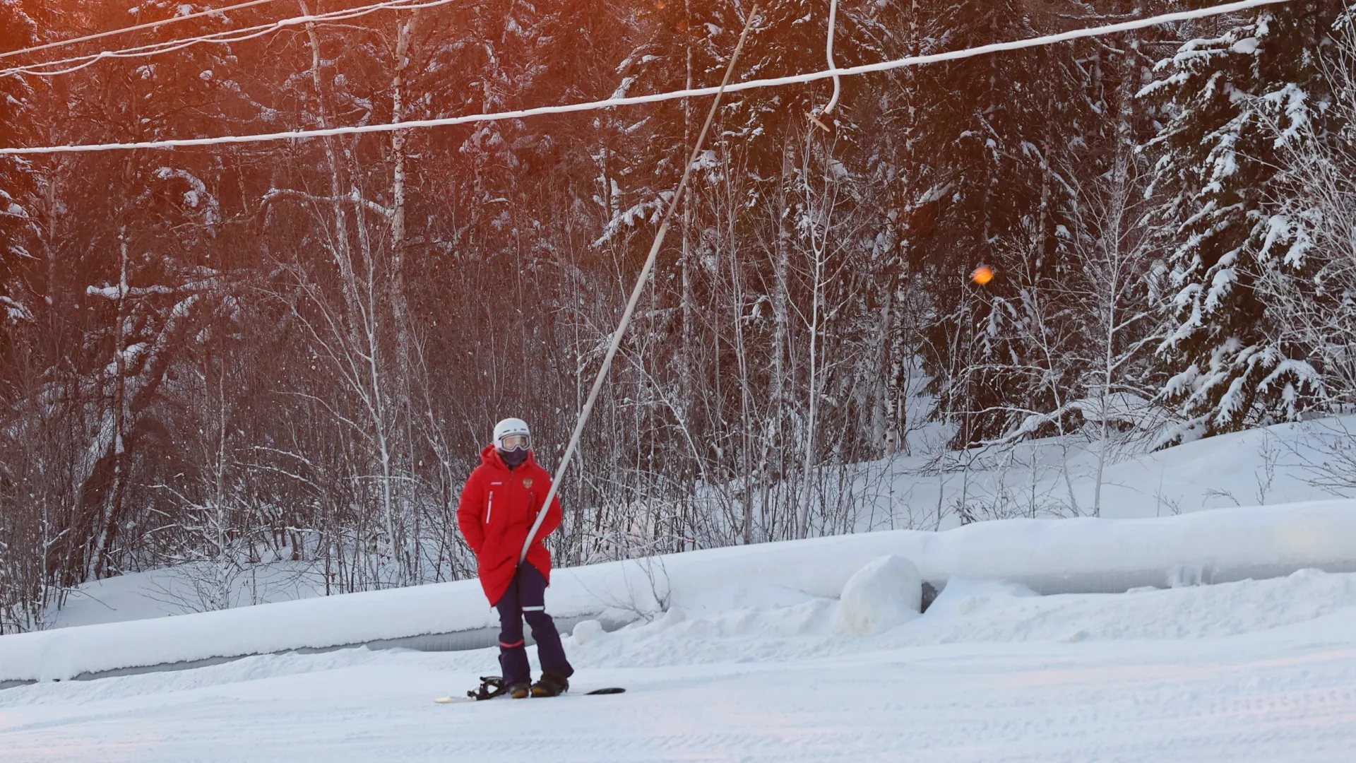 Для удобства сноубордистов подъемник работал и в сильный мороз. Фото: Андрей Ткачёв / «Ямал-Медиа»