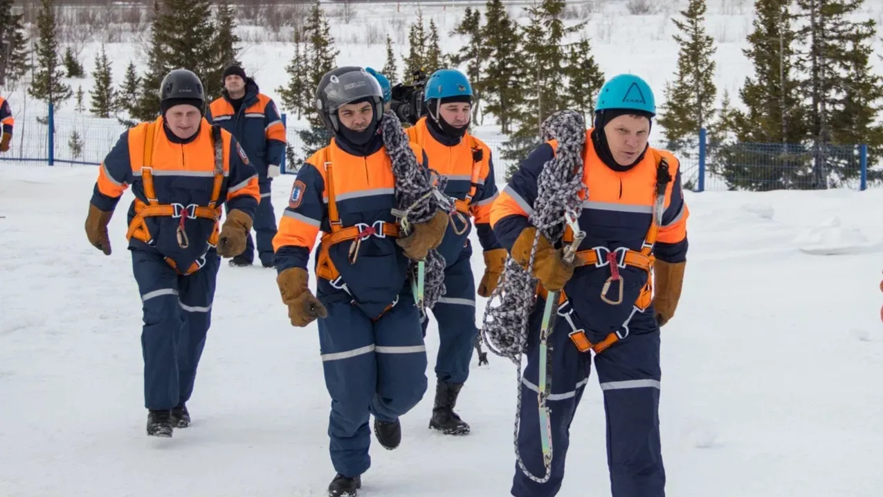 Ямальские спасатели на учениях в горной местности. Фото: предоставлено ГКУ «Ямалспас»