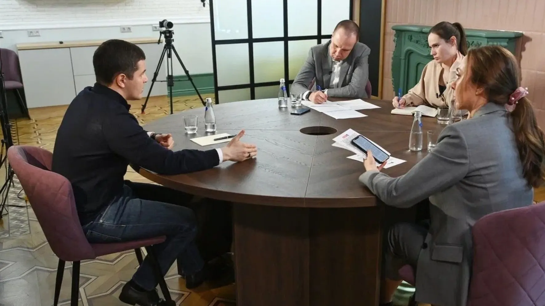 Дмитрий Артюхов рассказал в интервью уральским журналистам, как Ямал справляется со взятыми обязательствами. Фото: пресс-служба губернатора ЯНАО