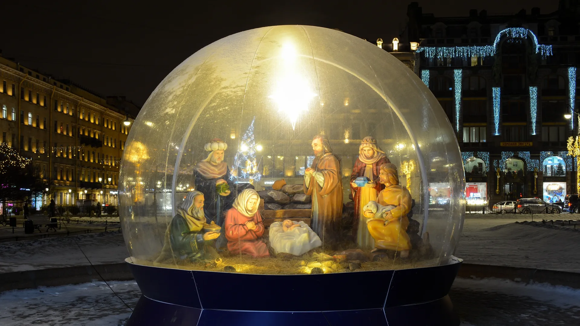 Рождественская традиция: вертеп у Казанского собора в Санкт-Петербурге. Фото: photravel_ru / Shutterstock / Fotodom