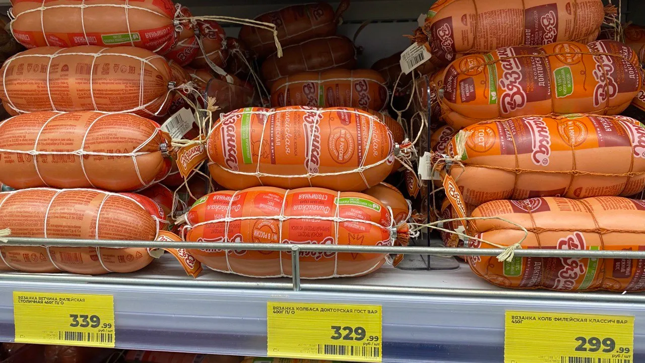 Стоимость колбасы в Тазовском в декабре 2023 года. Фото: «Ямал-Медиа»