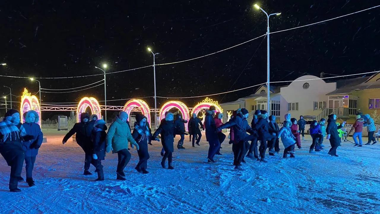 Праздник "Спортивная зима" в Тазовском всегда проходит бодро и многолюдно. Фото: Анастасия Ульянова / "Ямал-Медиа"