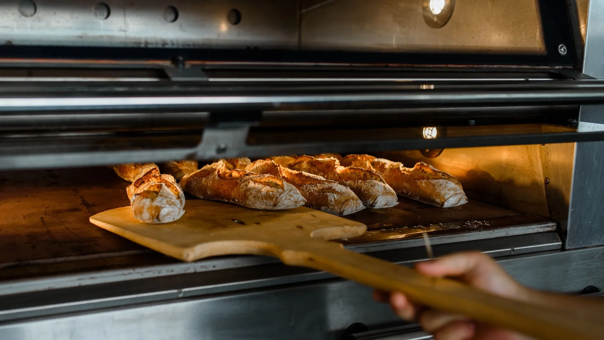 Принято было печь хлеб в форме сосулек. Фото: Med Photo Studio / Shutterstock / Fotodom