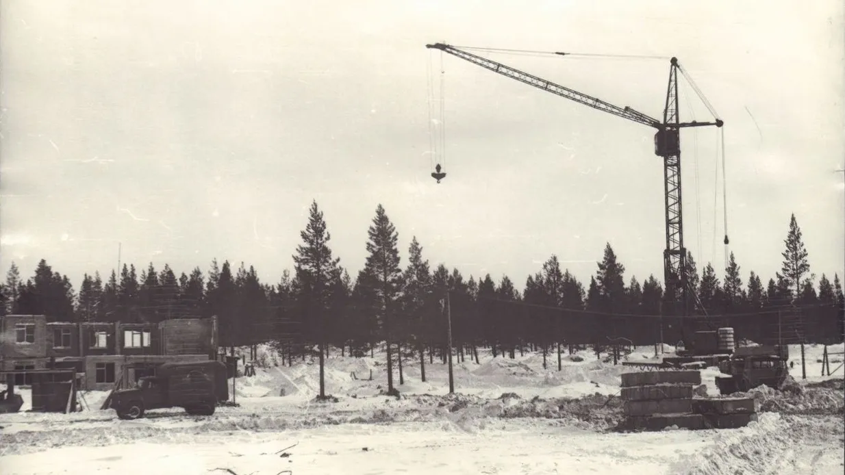 Строительство первого капитального дома в Ноябрьске, декабрь 1980 года. Фото: из фондов МАУК «Музейный центр»