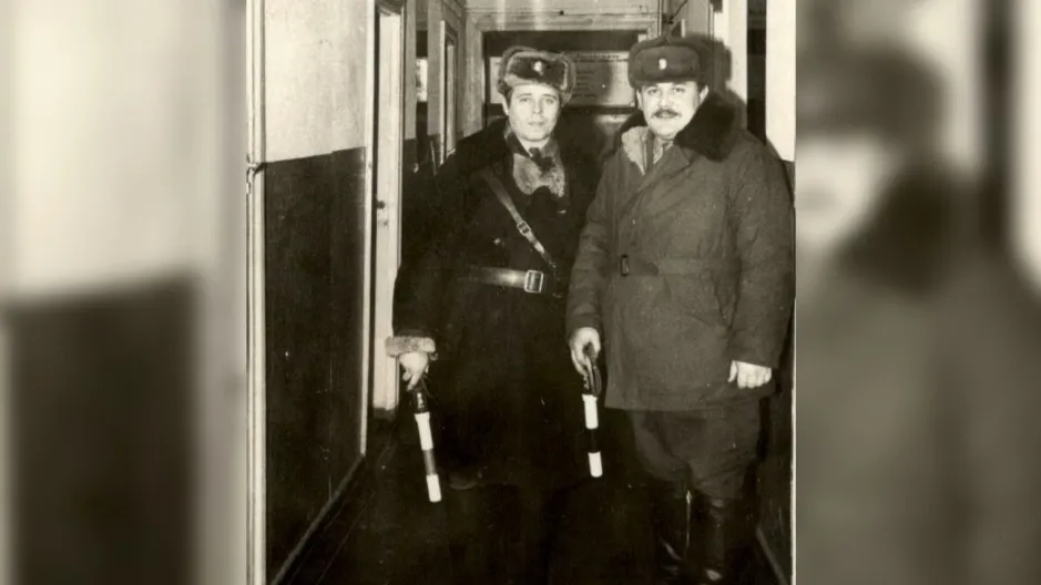 В 70-е годы за порядком на дорогах Салехарда следили всего два инспектора ДПС — Валерий Баландин (слева) и Василий Шоля. Фото: предоставлено Валерием Баландиным