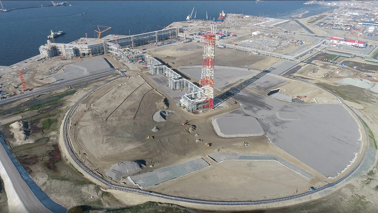 Гыданский полуостров, вид на площадки, на которых разместят линии завода «Арктик СПГ 2». Фото: ПАО «Новатэк»
