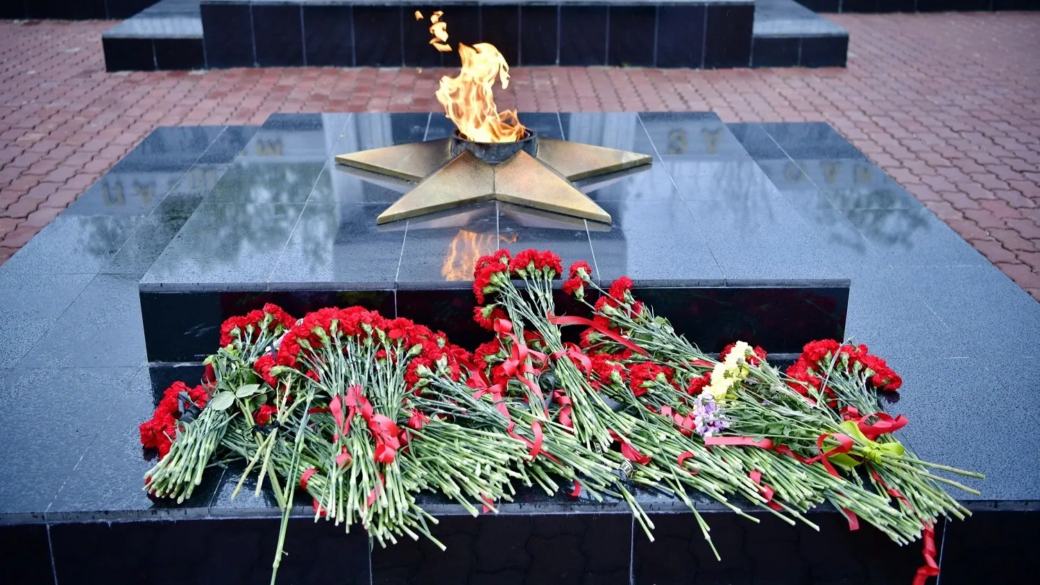 День памяти защитников Родины и тех, кто помогал фронту в тылу. Фото: Андрей Ткачёв / КРАСНЫЙ СЕВЕР