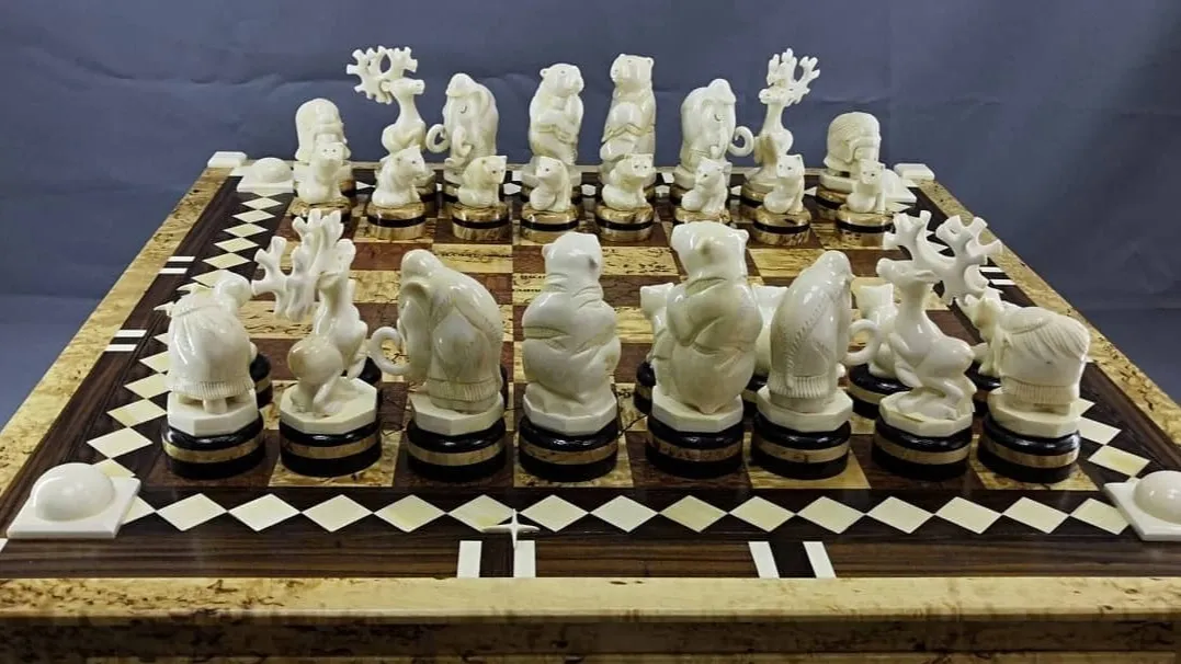 Одна из сложнейших работ — шахматы. Фото: из архива Кирилла Никифорова 