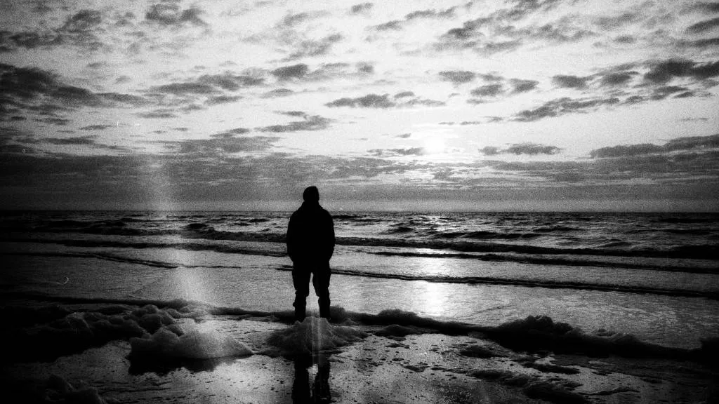 На фоне Карского моря. Автопортрет, снят на штативе. Фото: Александр Яковлев