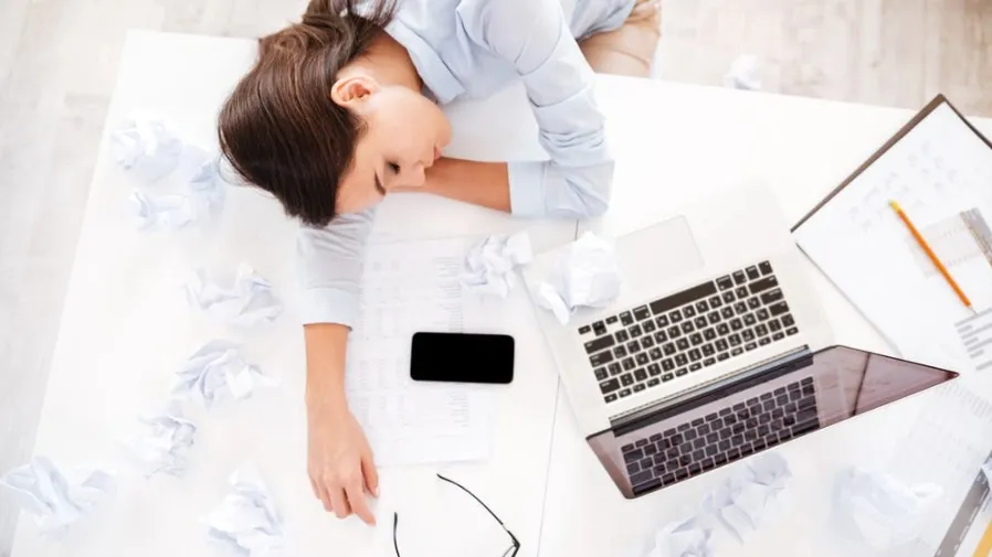 Поспать в разгар рабочего дня – очень полезно для работы. Фото: Dean Drobot/Shutterstock/Fotodom