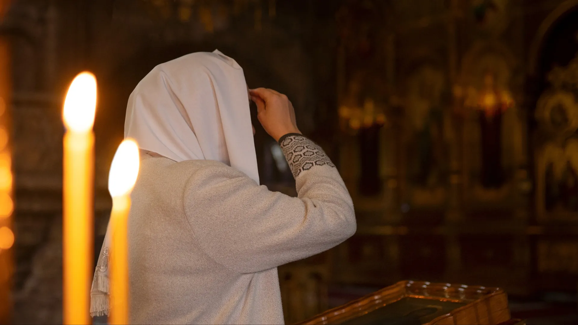 Как и любой большой праздник, день Феодосия Великого начинали с молебна в храме. Фото: Freepik.com