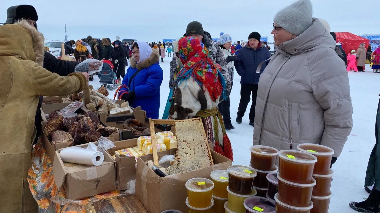 Были на ярмарке и вкуснейшие мясные деликатесы. Фото: Анастасия Ульянова/КРАСНЫЙ СЕВЕР