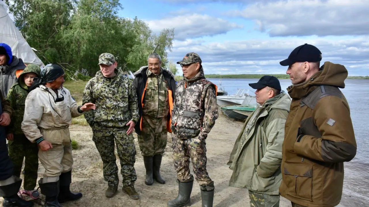 Виктор Югай пообещал рыбакам решить их проблемы. Фото: t.me/Ugai_VK