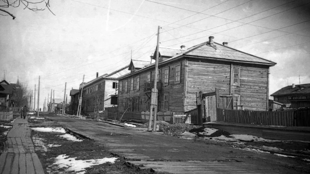 Вид улицы Ленина со стороны улицы Карла Маркса. Фото: предоставлено муниципальным архивом Салехарда