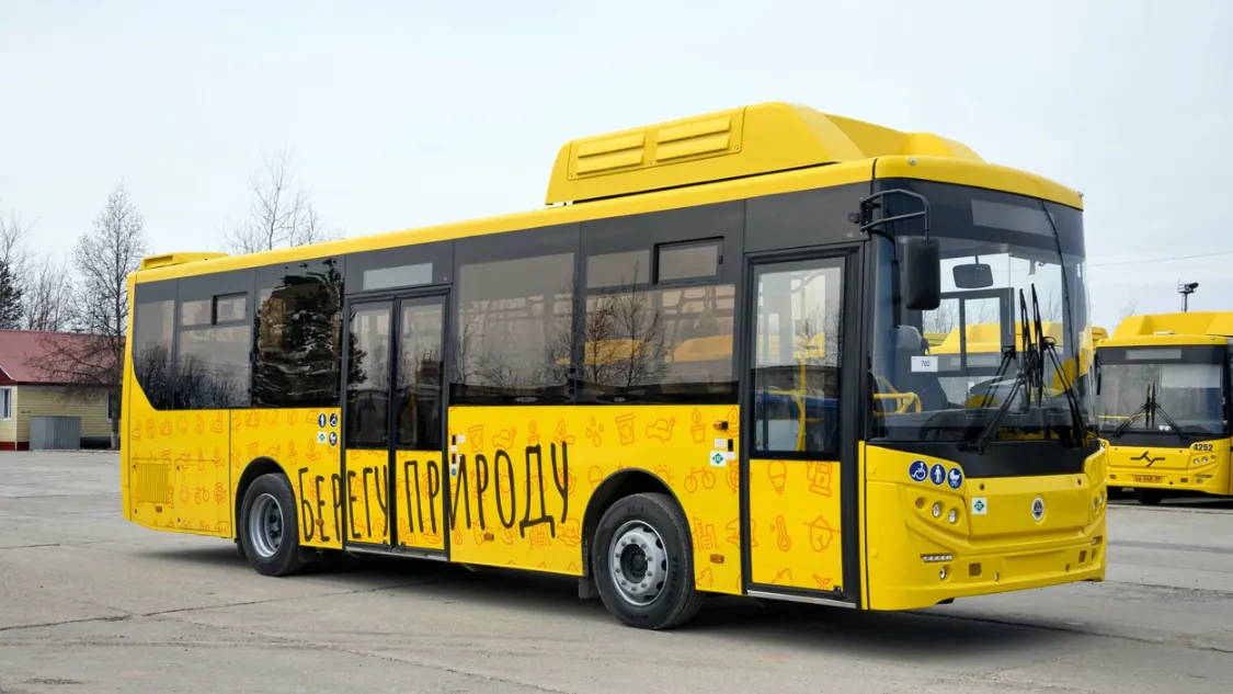 Три новых автобуса работают на экологически чистом топливе. Фото: пресс-служба губернатора ЯНАО