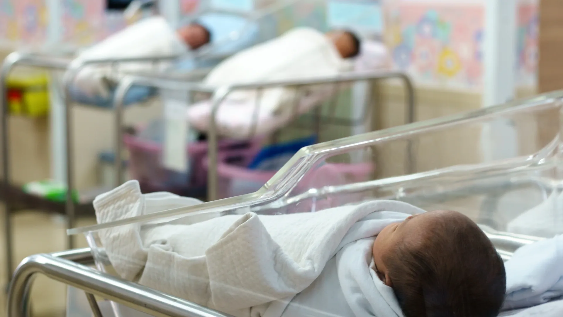 В 2023 году ямальские врачи спасли 280 маловесных младенцев. Фото: sukanya sitthikongsak / Shutterstock / Fotodom