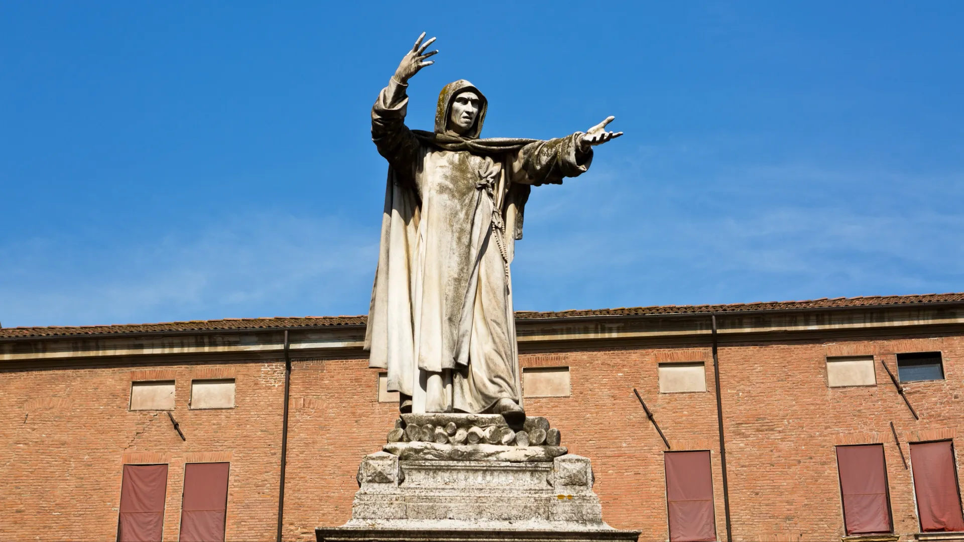 Статуя Джироламо Савонаролы в Ферраре, Италия. Фото: iremt / Shutterstock / Fotodom