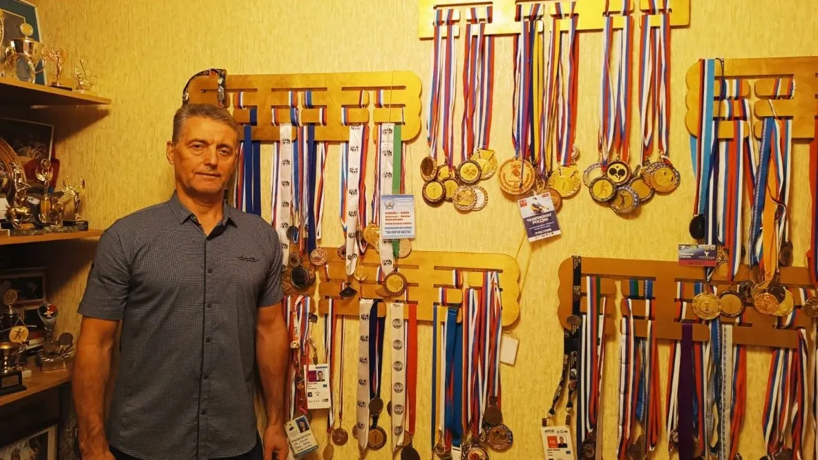 Николай Сакаль с медалями. Фото: из личного архива Николая Сакаль