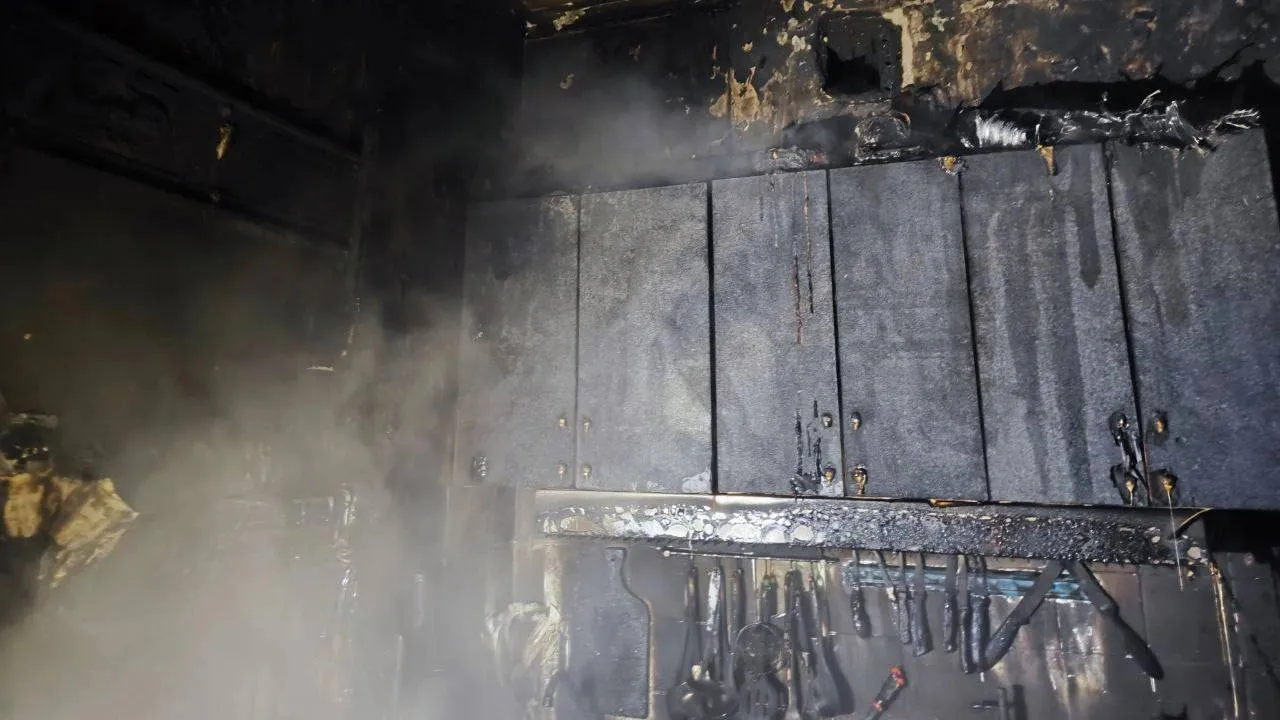 Пострадавшее от огня помещение квартиры. Фото: предоставлено МЧС Ямало-Ненецкого АО
