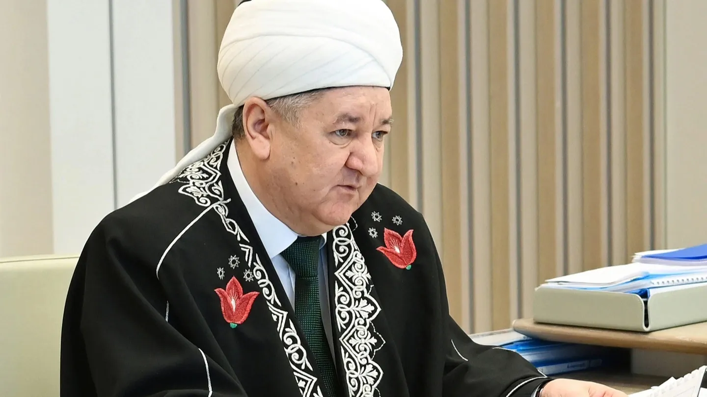 Муфтий ЯНАО Хайдар Хафизов дает пример самоотверженного служения делу укрепления дружбы народов. Фото: vk.com/yanao_ru