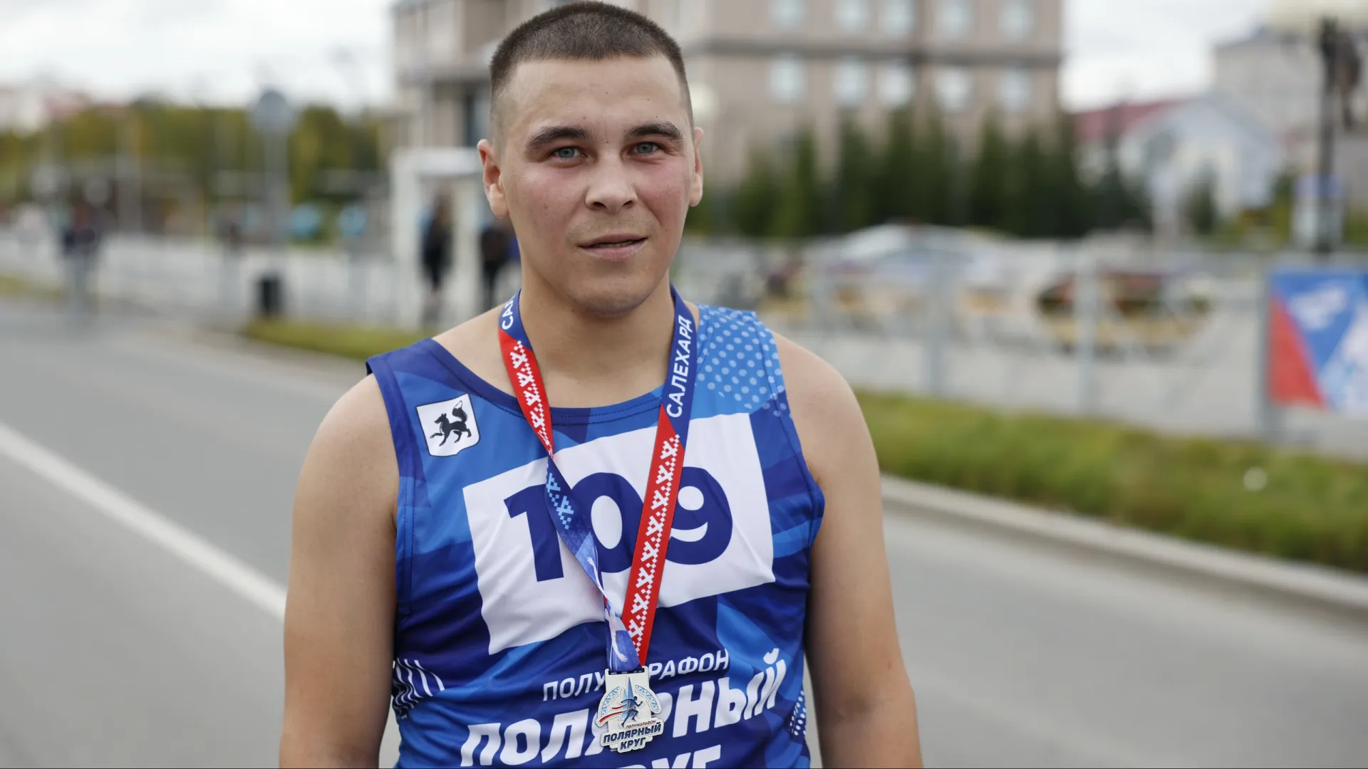 Для Александра Талигина «Полярный круг» стал дебютным полумарафоном, он впервые пробежал 10 км. Фото: Андрей Ткачёв / «Ямал-Медиа»