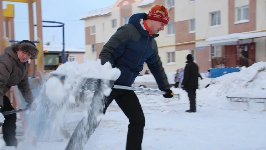 В январе глава города принял участие в субботнике, организованном во дворе домов на улице Павлова. Фото пресс-службы городской администрации
