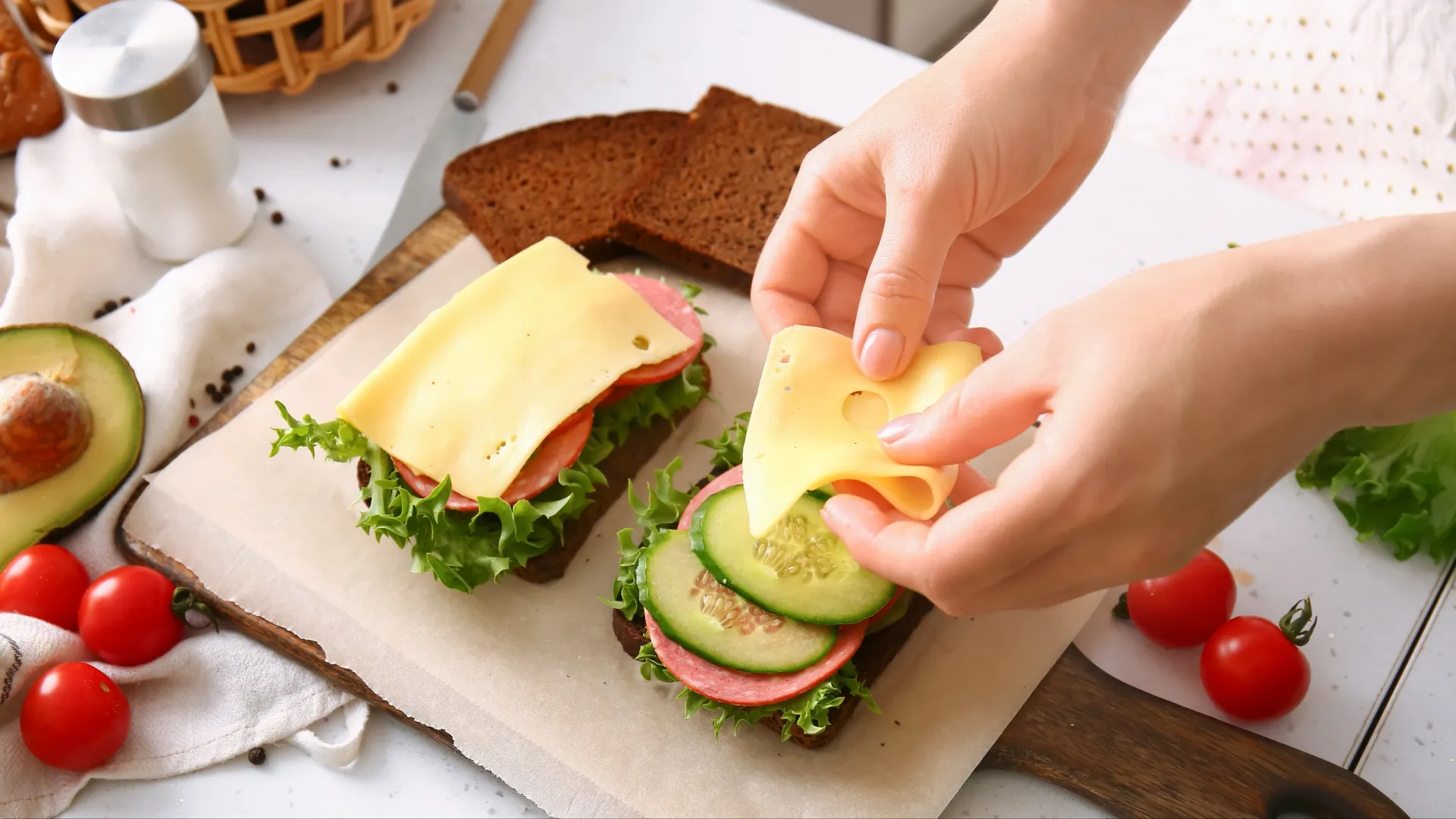 Примерно так готовили сэндвич для губернатора. Фото: Pixel-Shot/Shutterstock/Fotodom