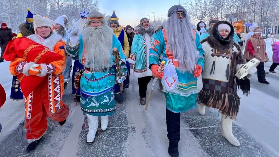 Сказочные персонажи устроили парад в Муравленко. Фото: t.me/Elena_Moldovan