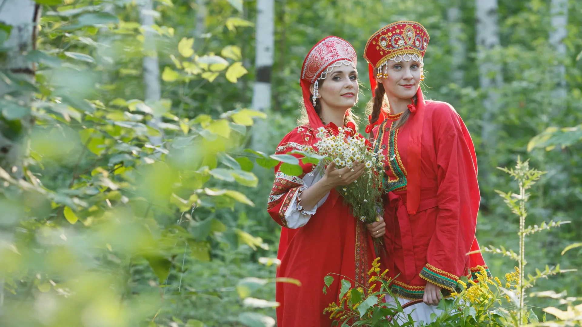 В Лаврентьев день девушки собирают ромашки. Фото: Oxik / Shutterstock / Fotodom