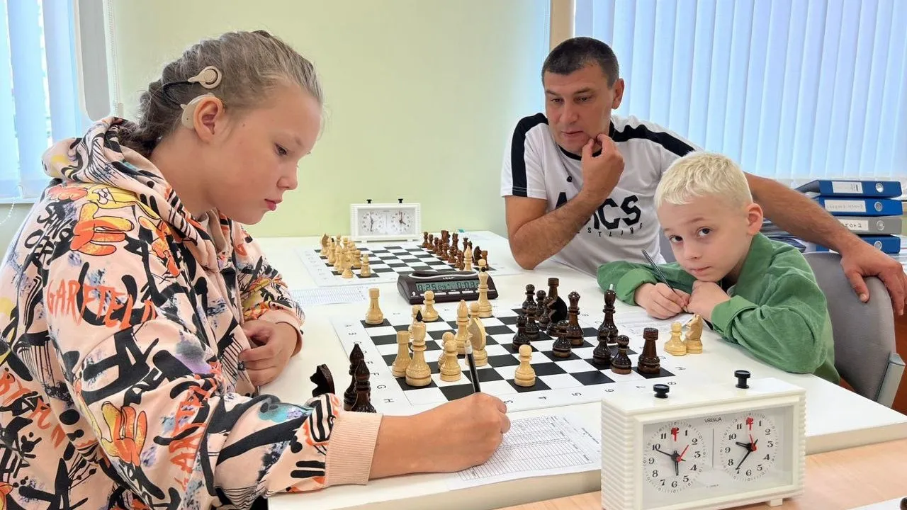 Ангелина на соревнованиях по шахматам. Фото из личного архива Людмилы Тояровой
