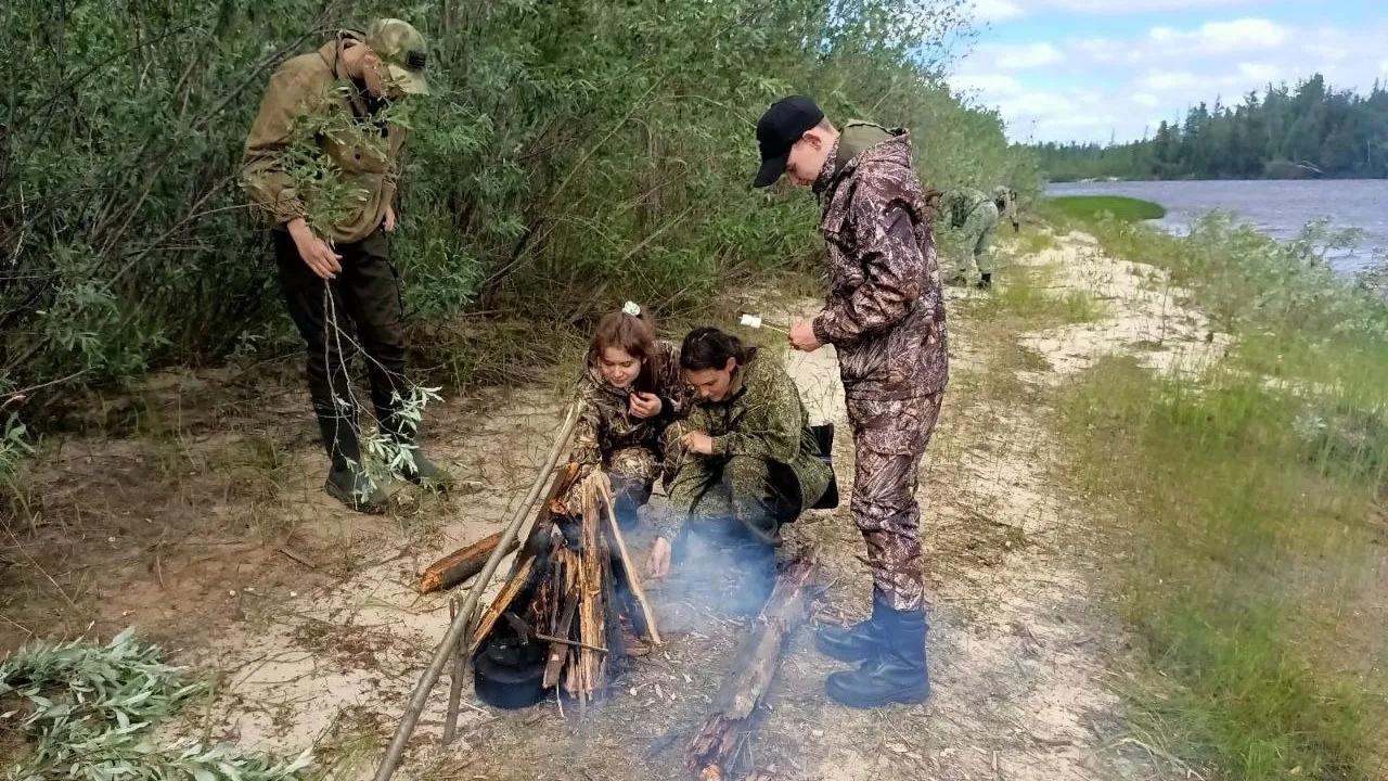 Юные казаки учатся выживанию в дикой природе. Фото Дмитрия Чендева