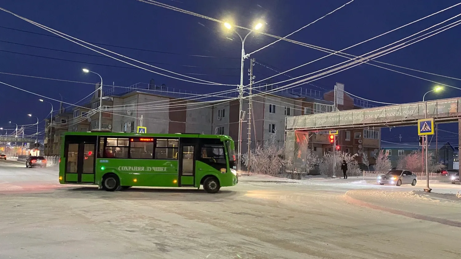 Светофоры, тёплые остановки, видеонаблюдение и ремонт. Тазовчанам  рассказали о новшествах на дорогах | «Красный Север»