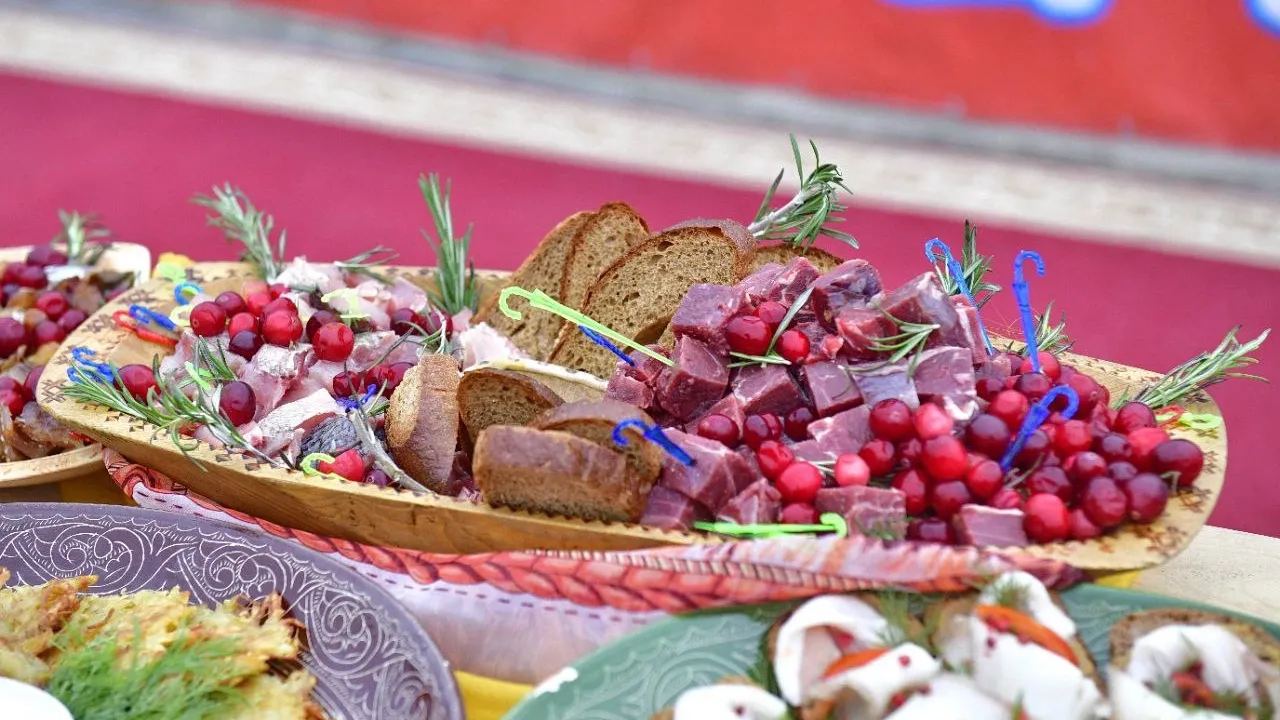 Дегустация национальных блюд. Фото Андрея Ткачева