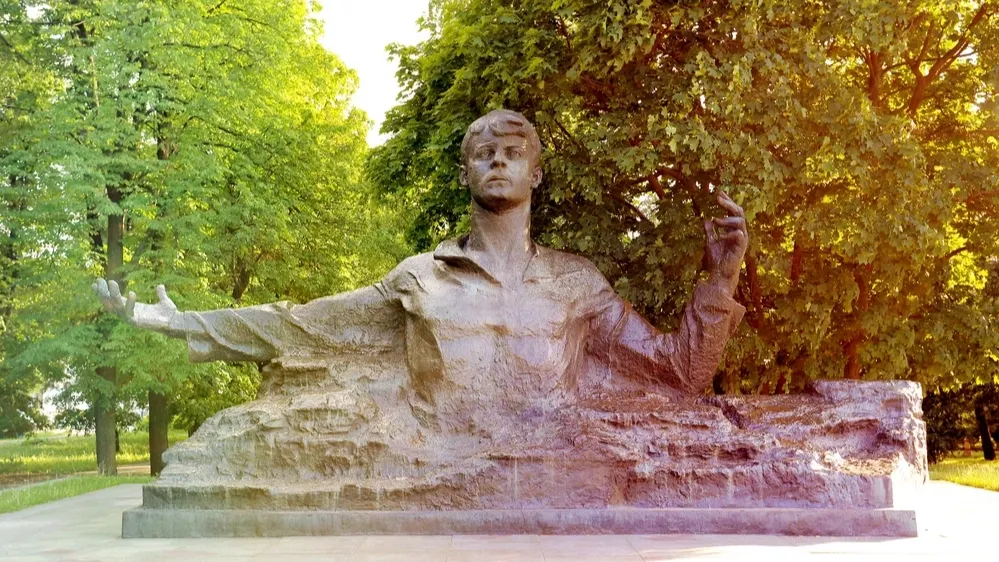 Памятник Сергею Есенину в Рязани. Фото: kostin77 / shutterstock.com