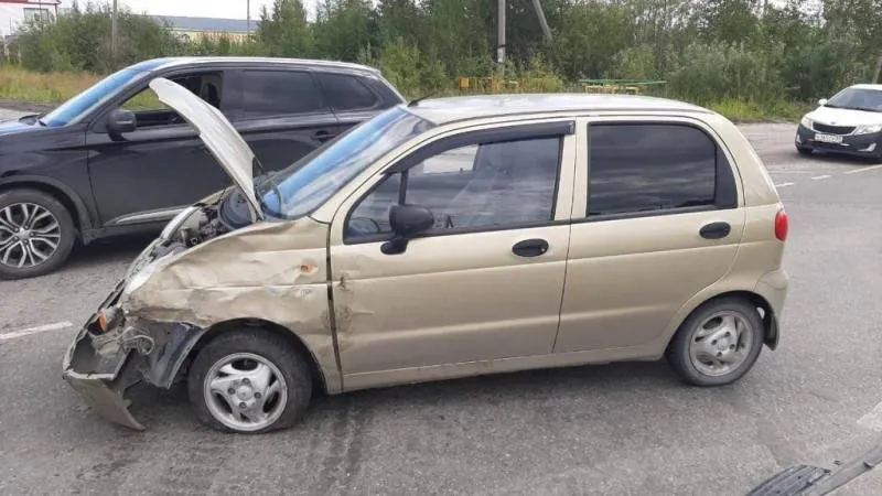 При столкновении авто в Ноябрьске пострадал один из водителей