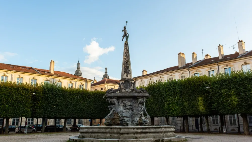 Ансамбль Пьяцца Навона выдержан в стиле барокко, который особенно ярко представлен в декоре трёх фонтанов, украшающих площадь